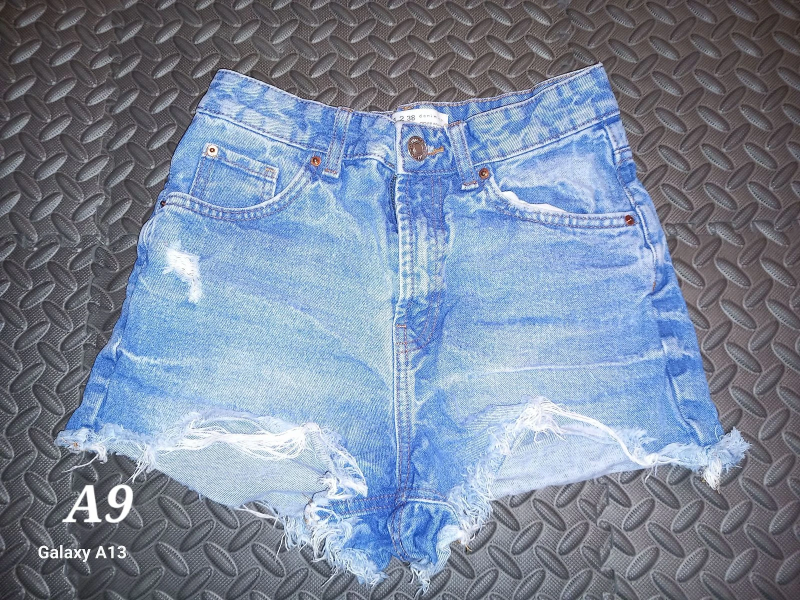 Short en jean délavé effiloche Primark T34 / 6UK